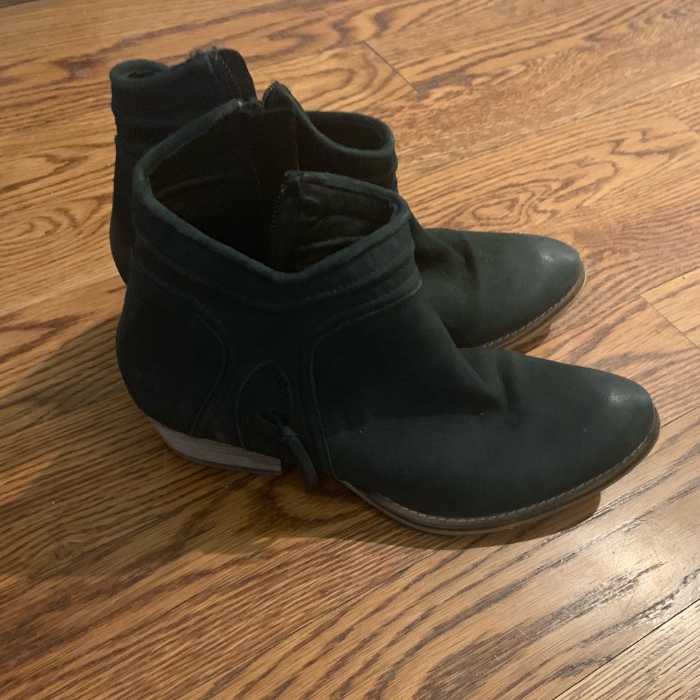 Black leather bootie